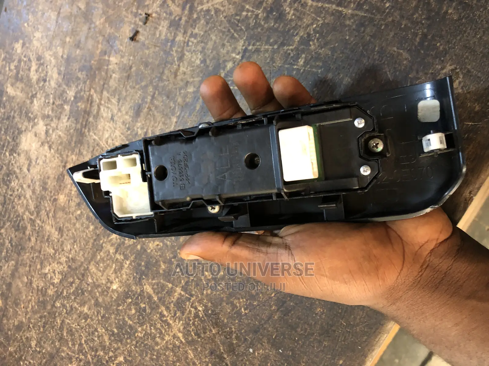 Toyota Highlander 2017 to 2018 Master Switch Available