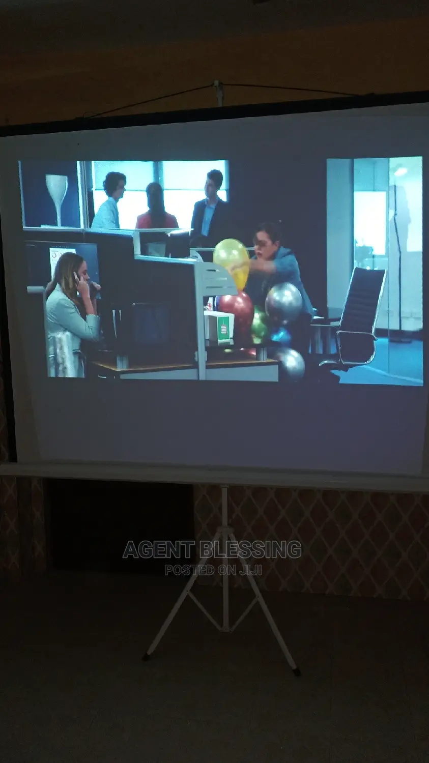 Projector(Gh400) + Screen(Gh200) Rentals in Tema and Accra