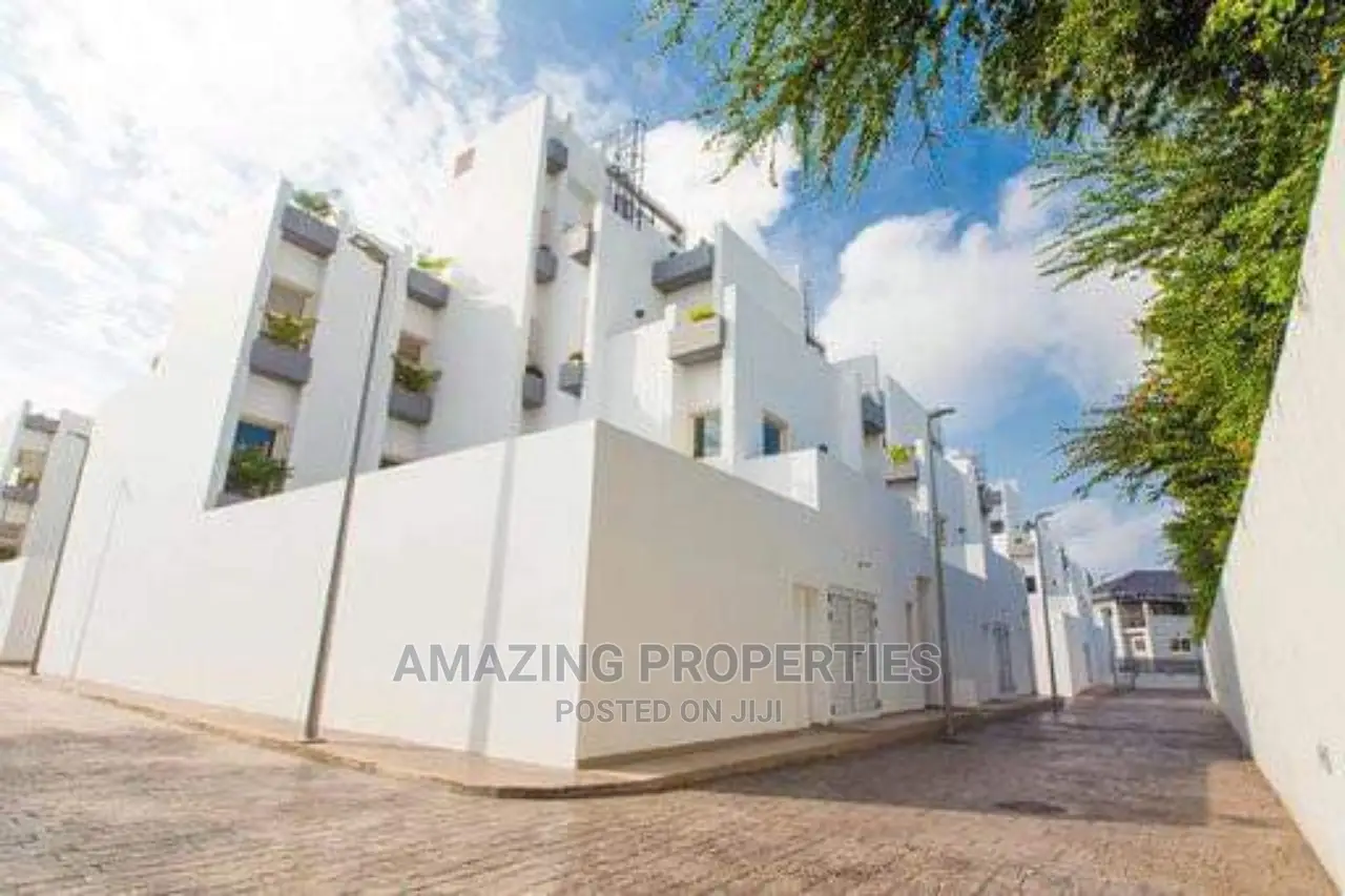 4bdrm Townhouse/Terrace in Cantonments for Rent