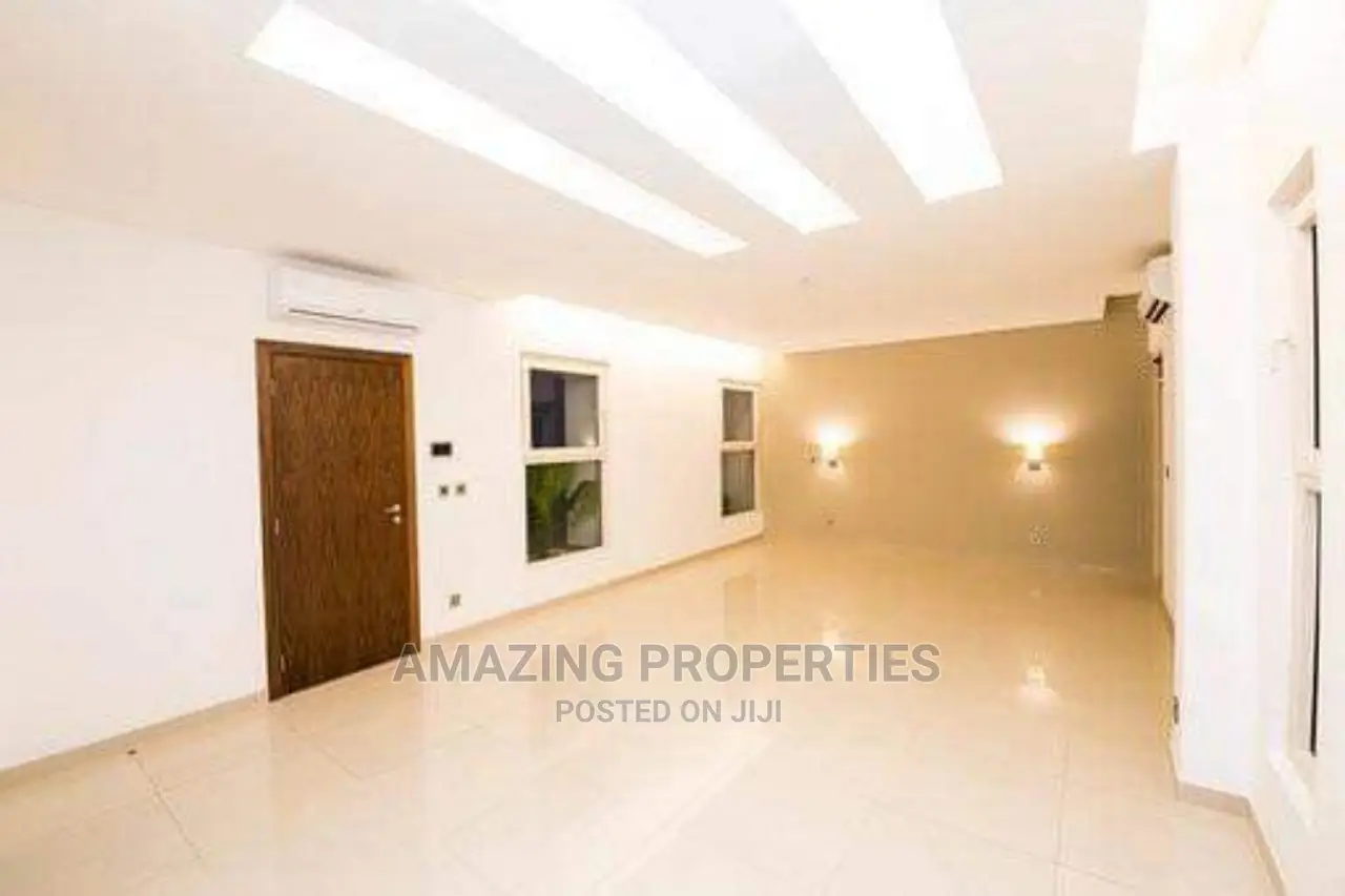 4bdrm Townhouse/Terrace in Cantonments for Rent