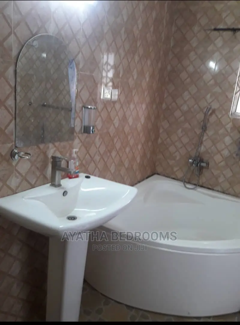 5bdrm House in Ayathar Bedroom, Accra Metropolitan for Sale