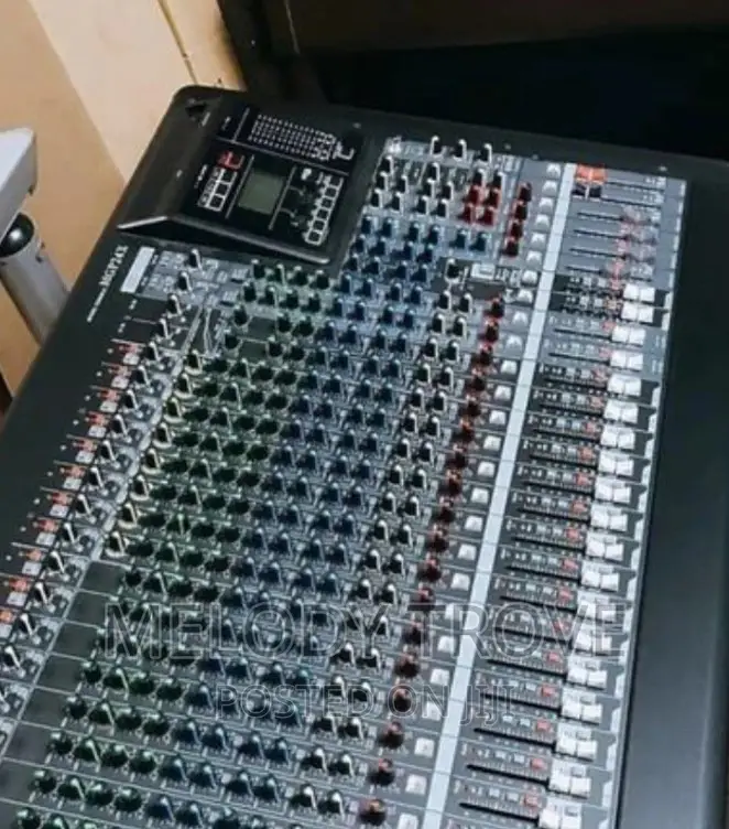 Yamaha MGP24X 24-Channel Mixer With Effects