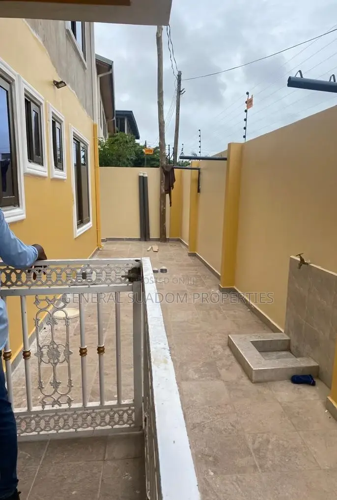 2bdrm Apartment in Suadom Properties, Baatsona Total for rent
