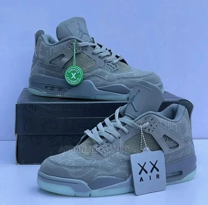 Air Jordan Retro 4 Kaws