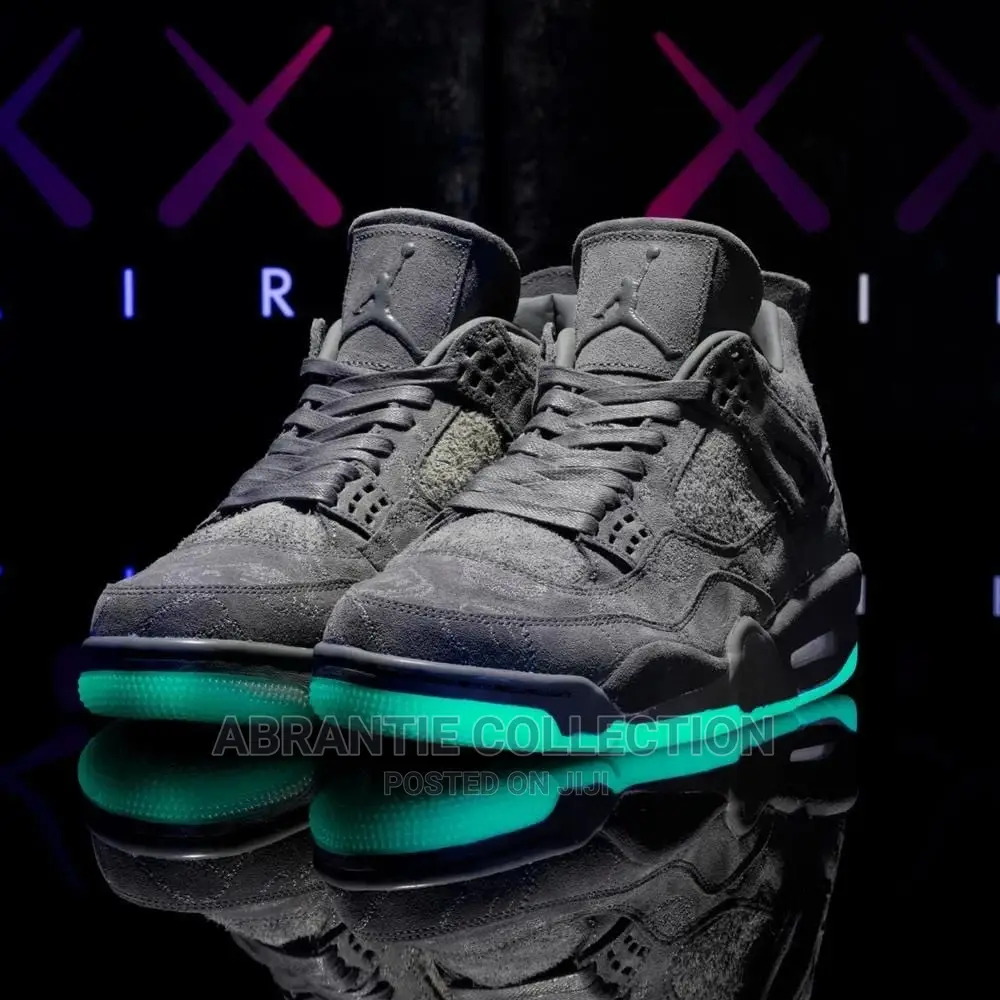 Air Jordan Retro 4 Kaws