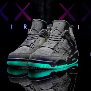 Air Jordan Retro 4 Kaws