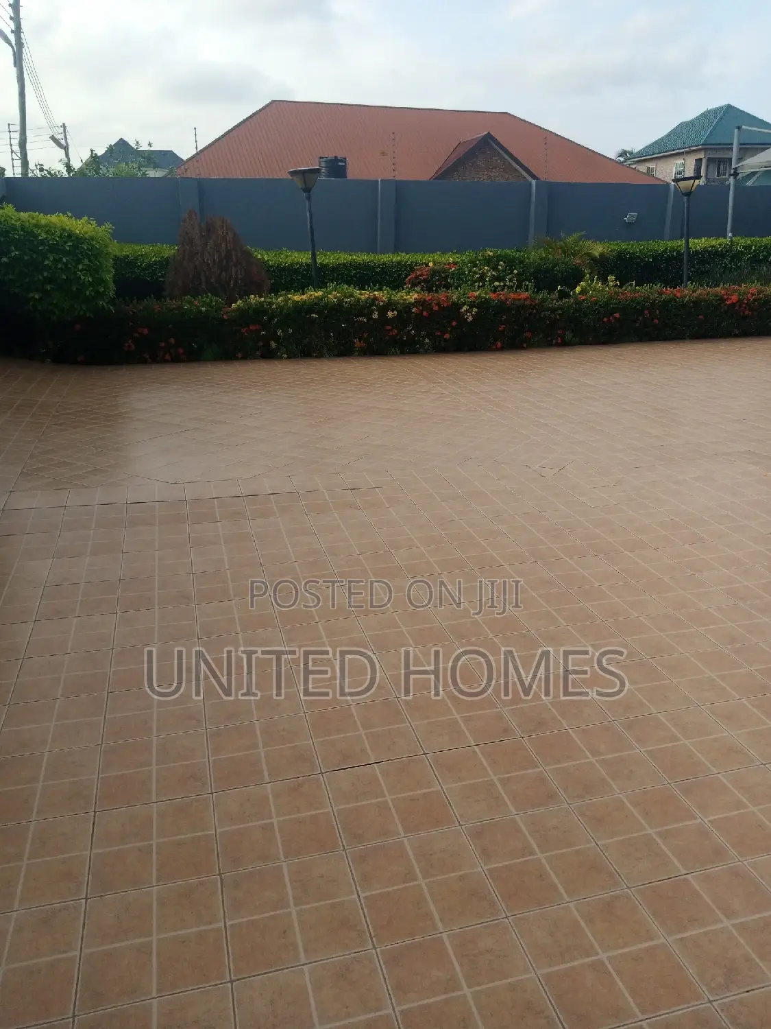Furnished 6bdrm House in Adjiriganor for Sale