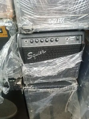 Squier 8 Inches Bass Combo