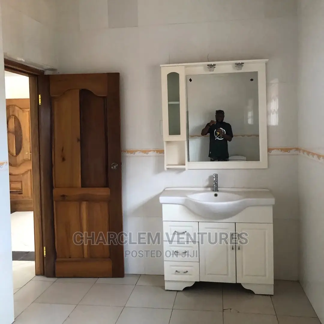 5bdrm House in East Legon for rent