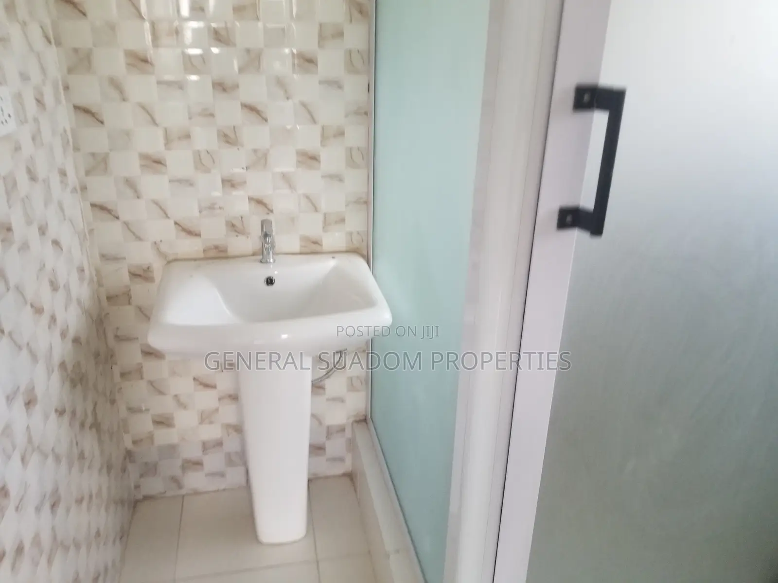 4bdrm Duplex in Suadom Properties, Baatsona Total for rent