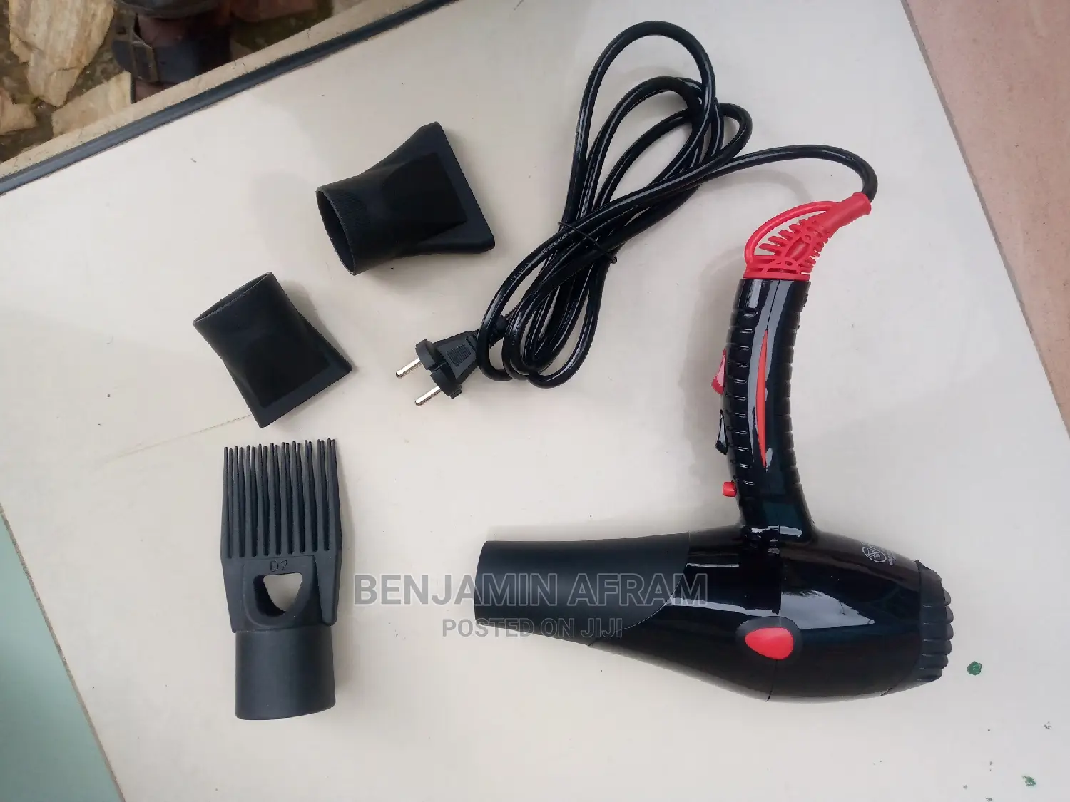 Hand Dryer With Comb