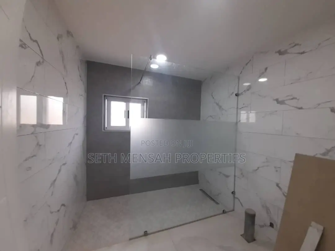 4bdrm House in Seth Mensah, Airport Residential Area for Sale