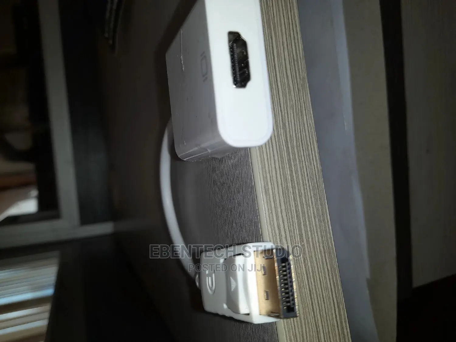 Display Port (DP) to HDMI Adapter