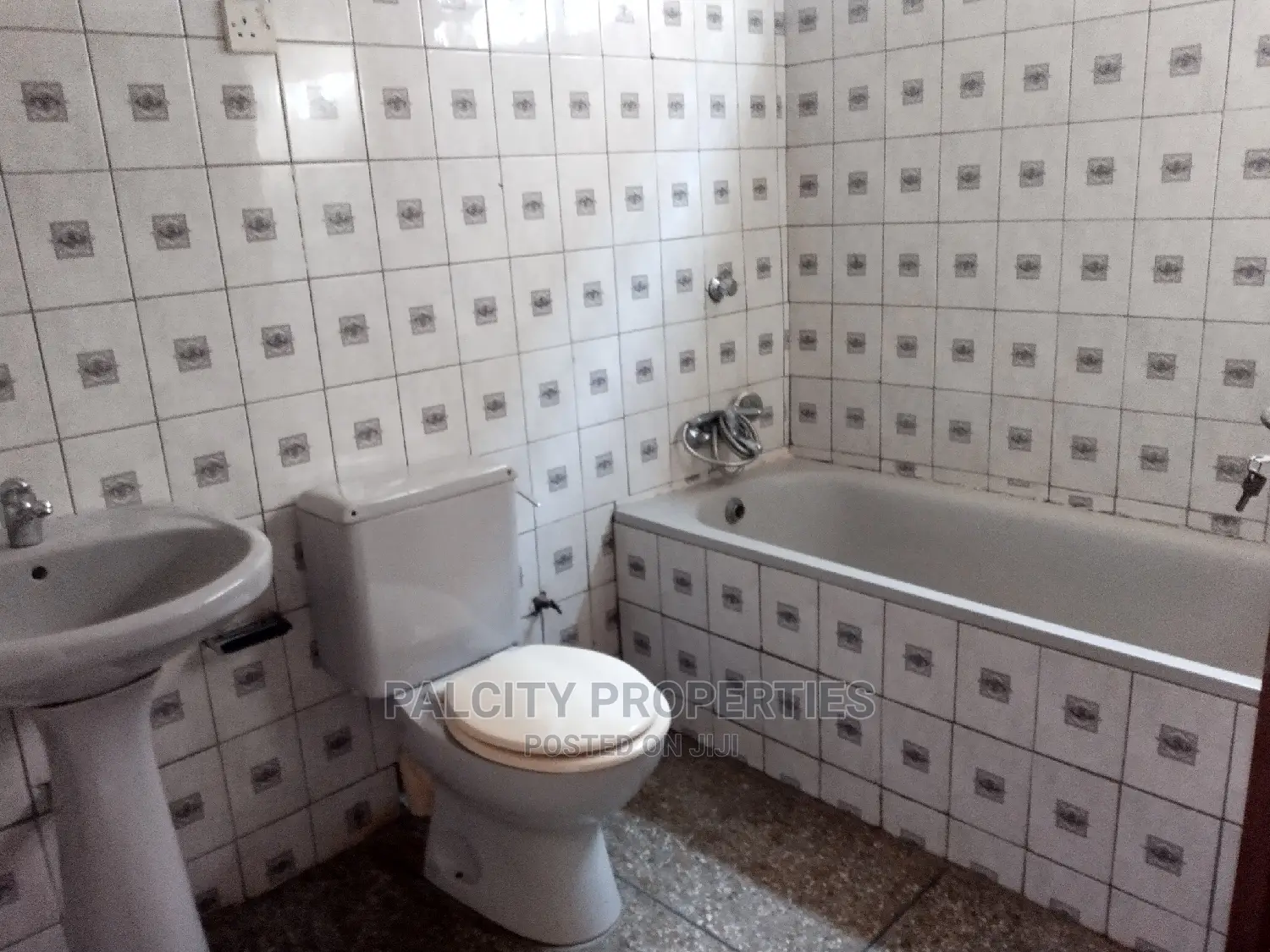 5bdrm House in Atasamanso, Kumasi Metropolitan for rent