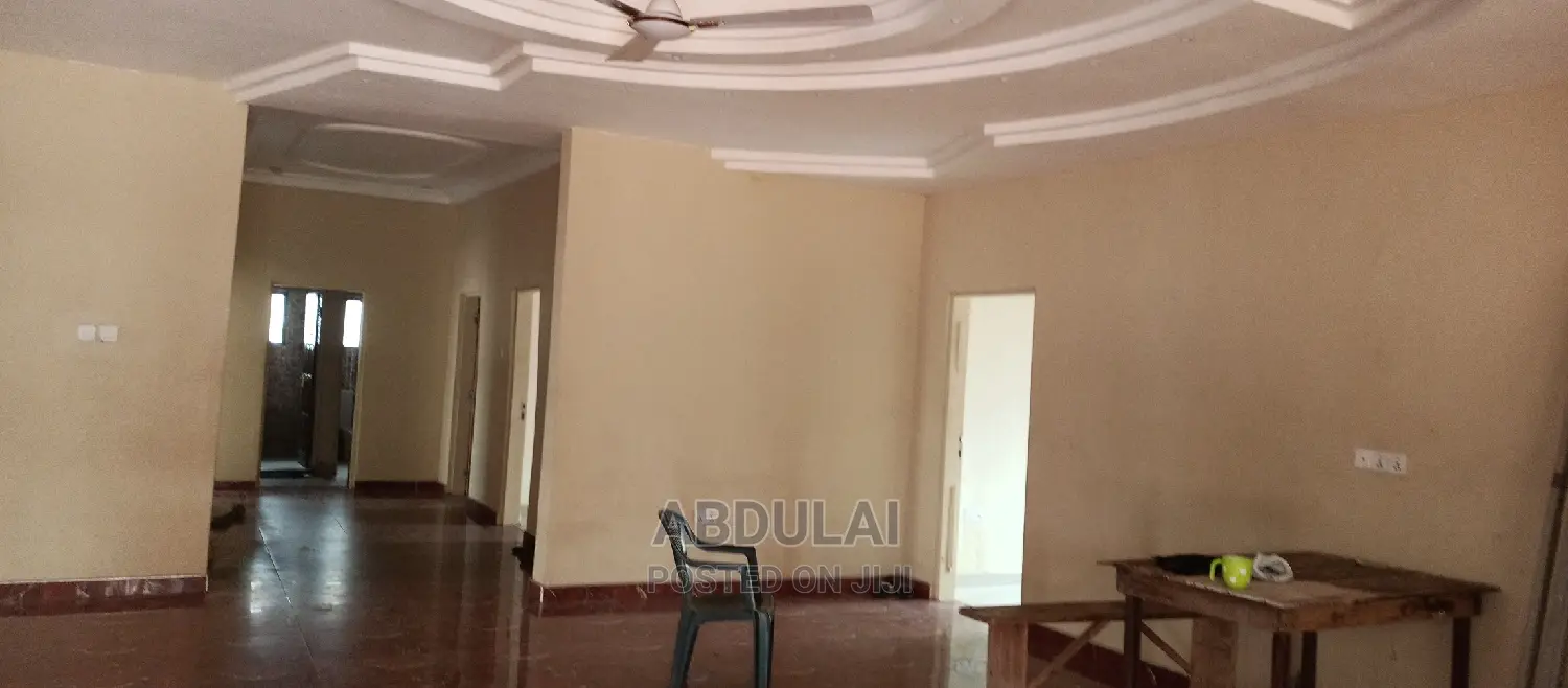 5bdrm House in Abdulai, Pillar 2 for rent