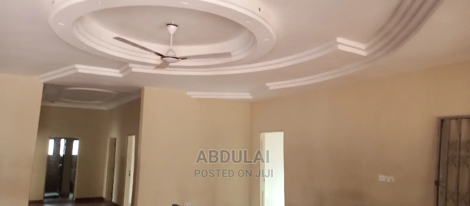 5bdrm House in Abdulai, Pillar 2 for rent