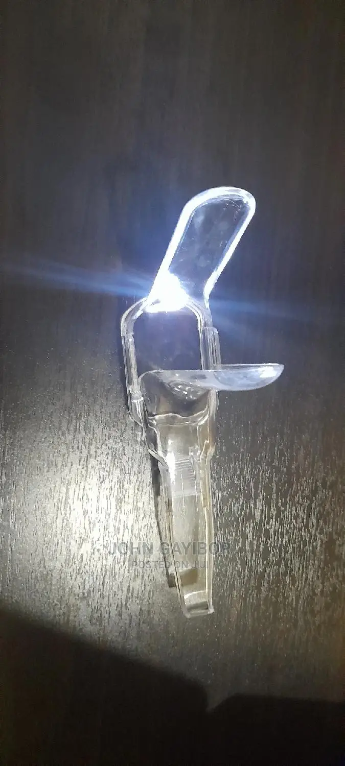 High Quality Disposable Speculum With Light Source.