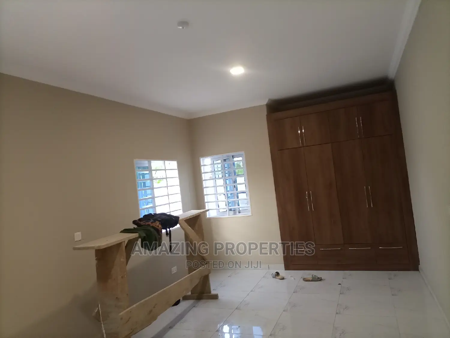 3bdrm House in for Sale 3 Bedrooms for Sale