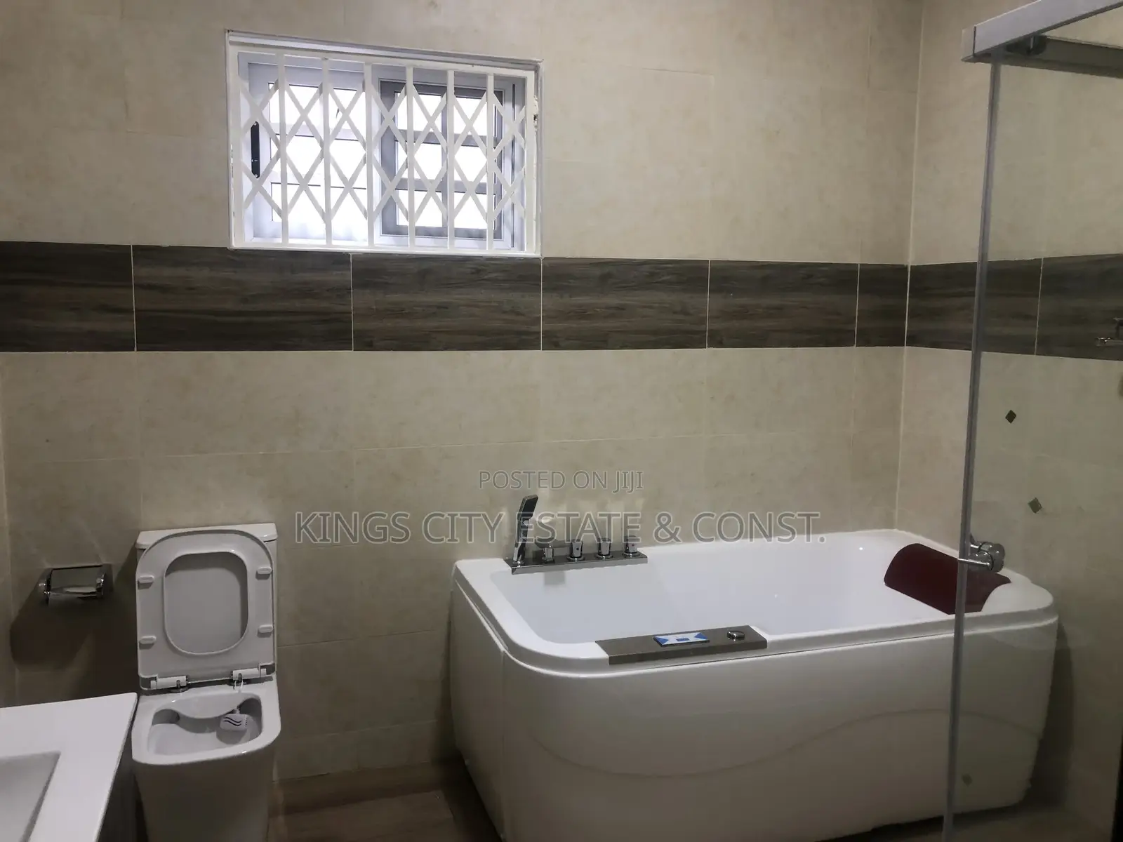 4bdrm House in Taifa Rd, Pokuase for sale