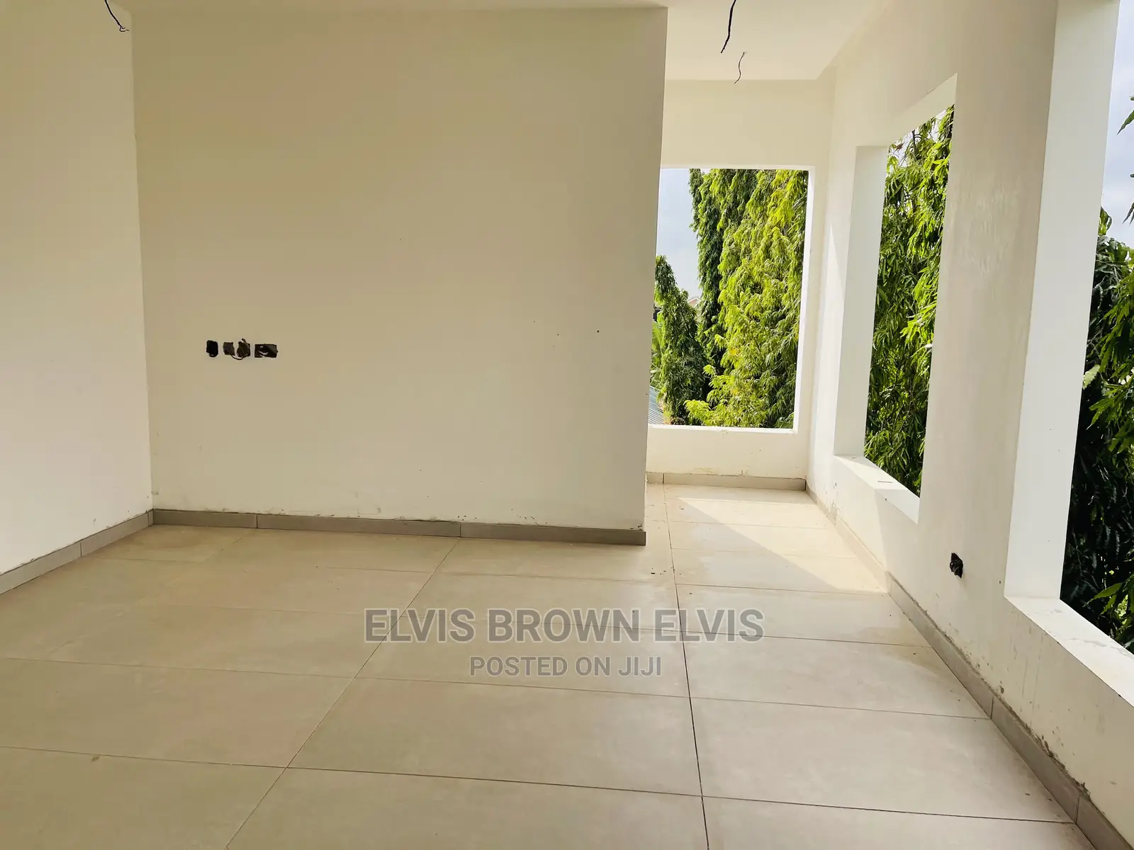 4bdrm Mansion in Living Large, East Legon for Sale