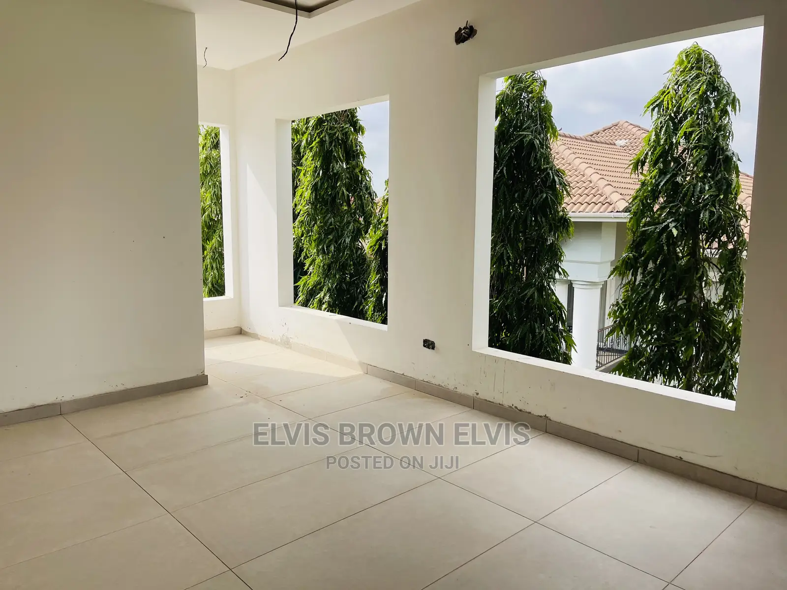 4bdrm Mansion in Living Large, East Legon for Sale