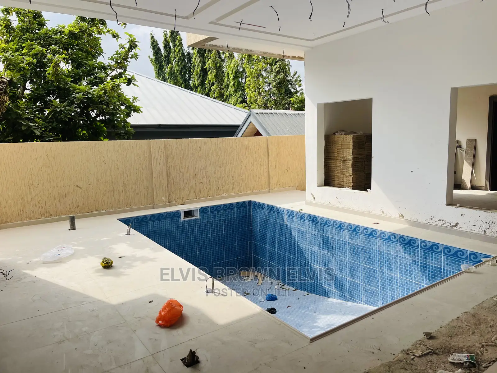 4bdrm Mansion in Living Large, East Legon for Sale
