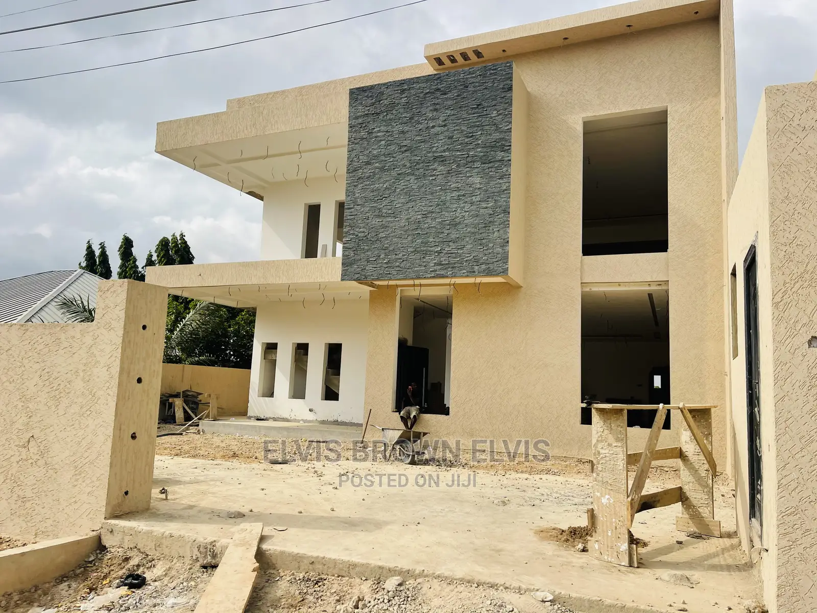4bdrm Mansion in Living Large, East Legon for Sale