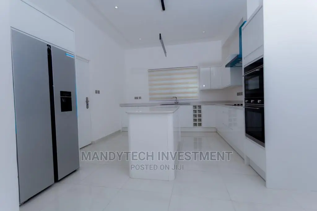 Furnished 4bdrm Mansion in Nmai-Dzorn for sale