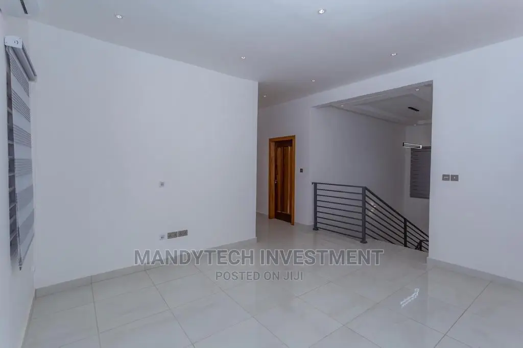 Furnished 4bdrm Mansion in Nmai-Dzorn for sale