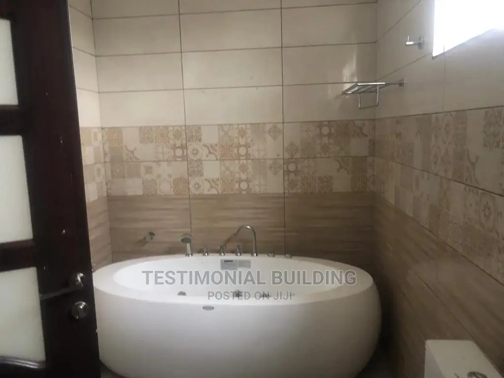 4bdrm House in Testimonial Building, Adenta for Sale