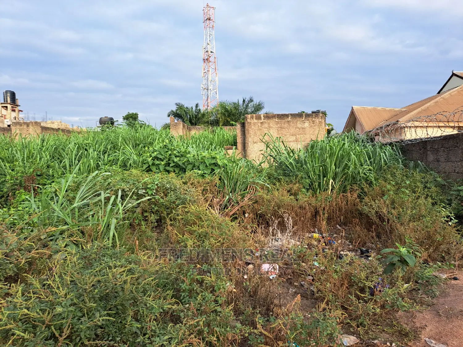 5bdrm House in Fredimens Real, Kumasi Metropolitan for sale