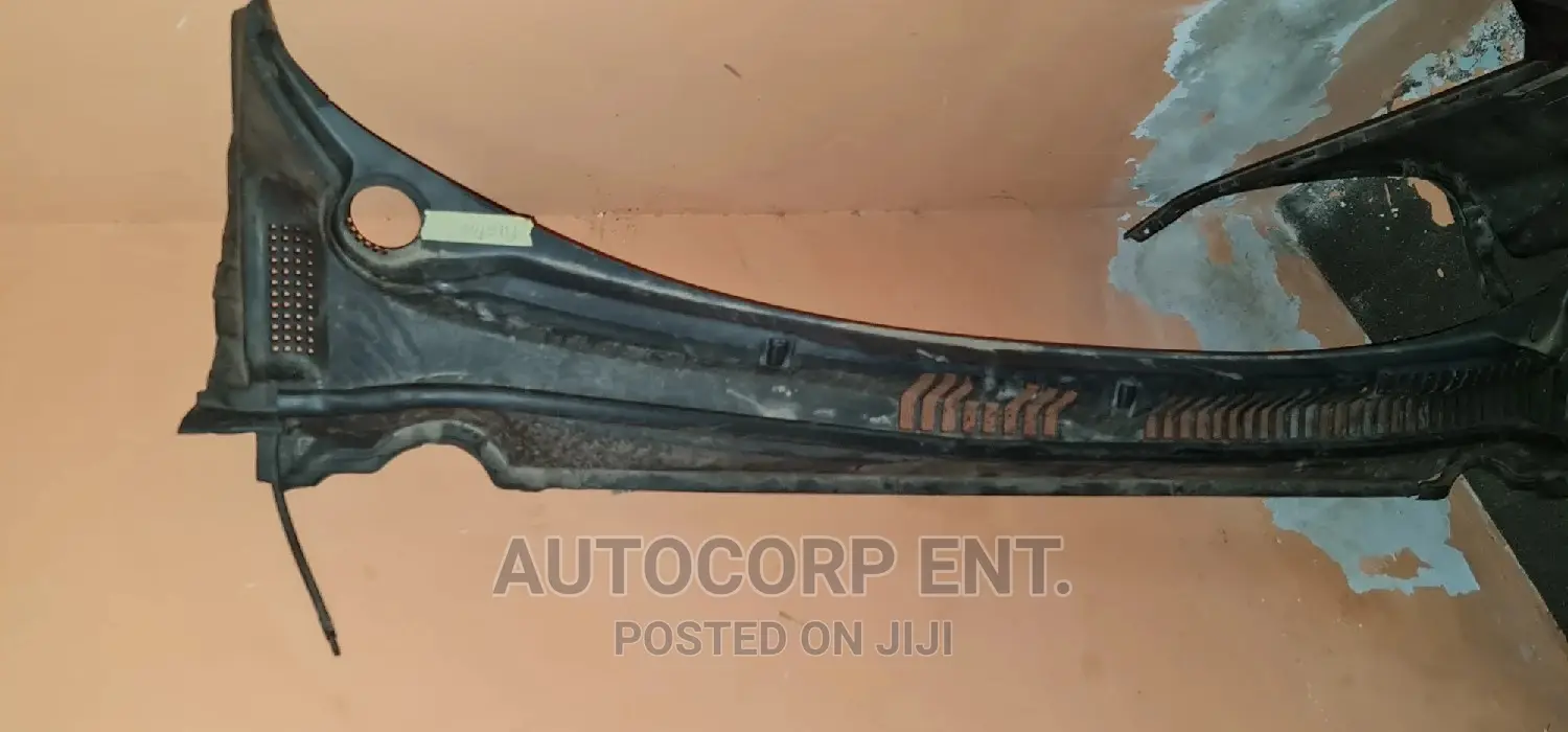 Ford Fusion Wiper Cowl Screen