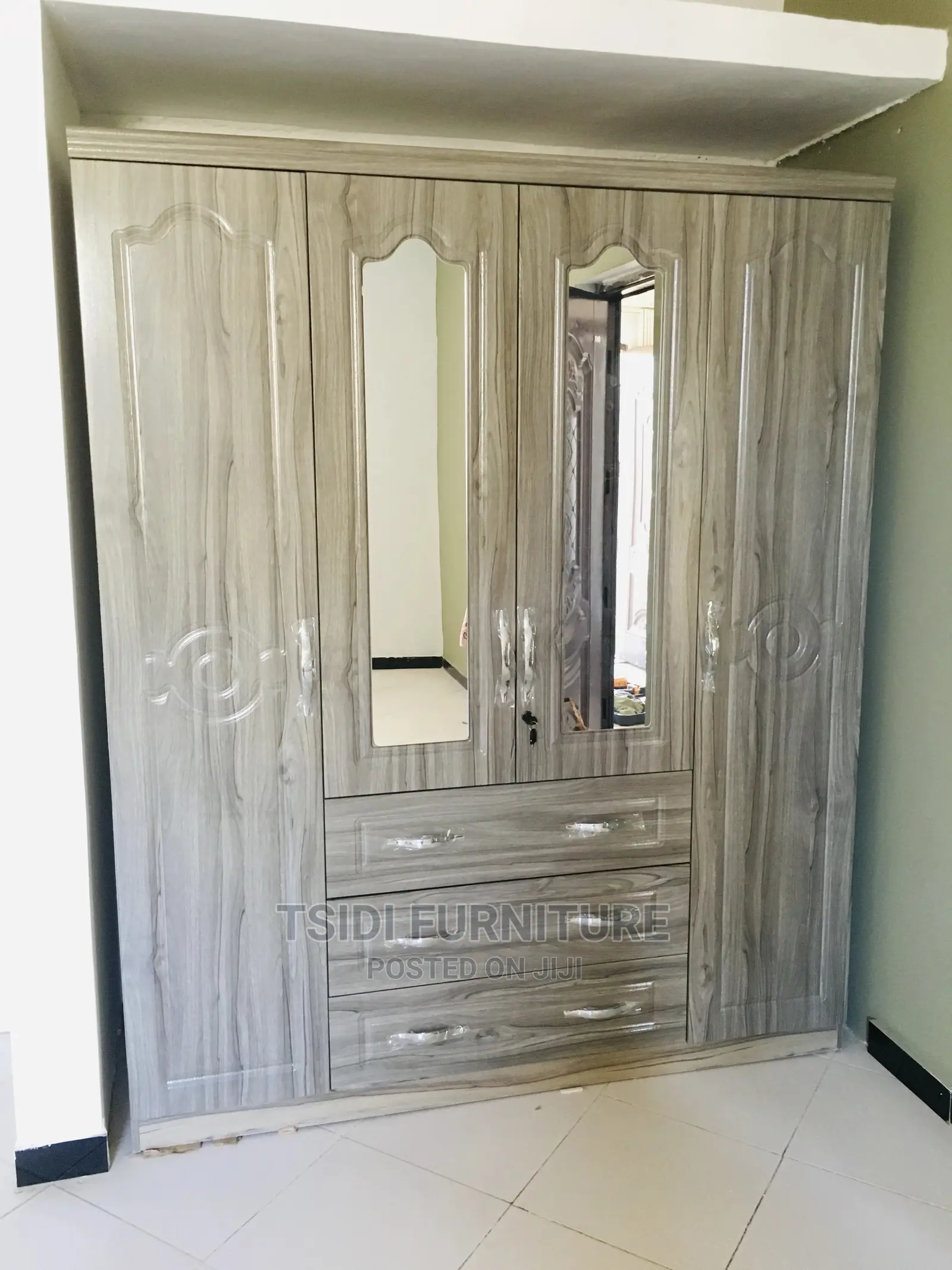 Classic Four Doors Wardrobe