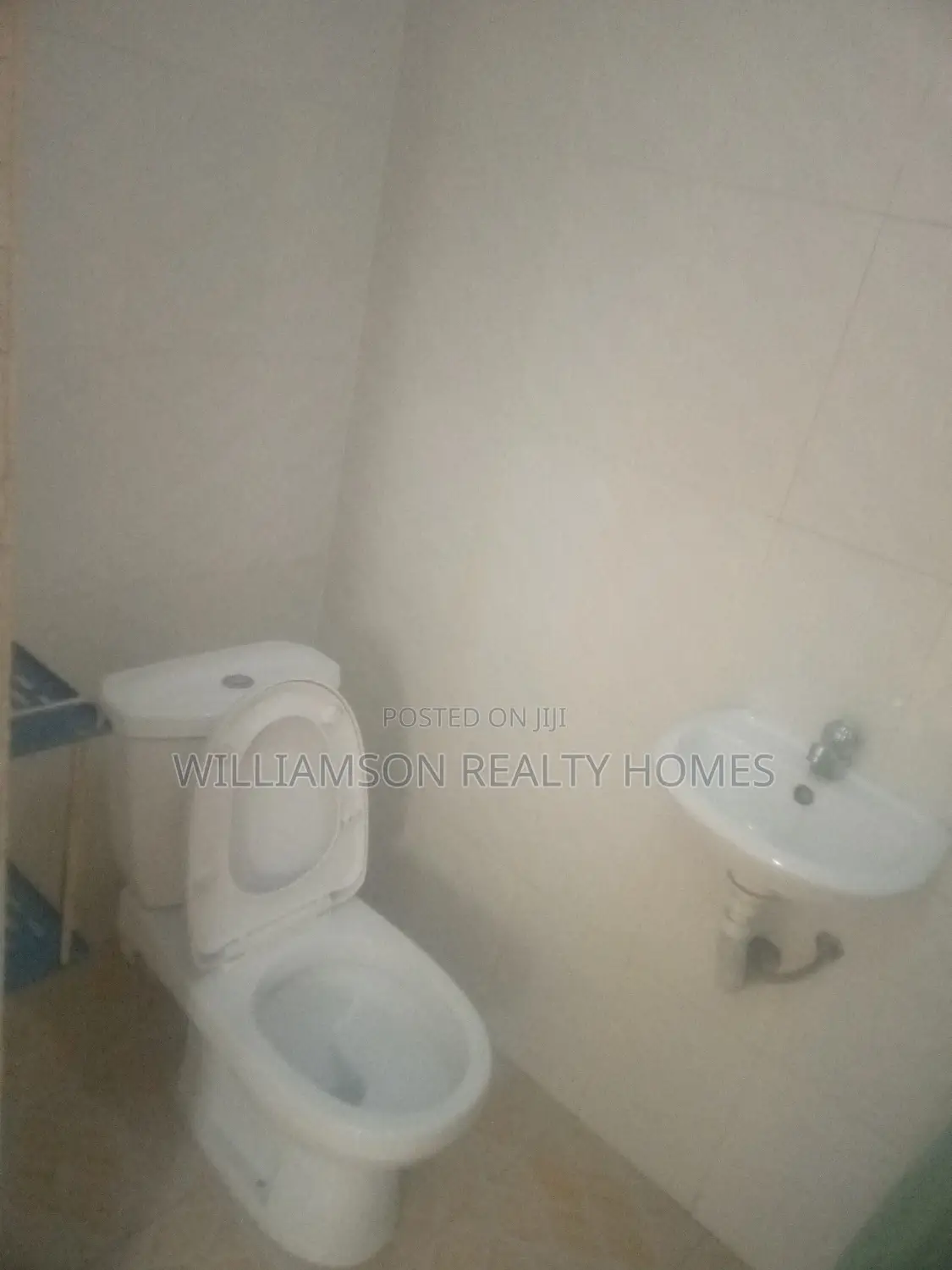 1bdrm Apartment in Inside Hfc Estate, Spintex for rent