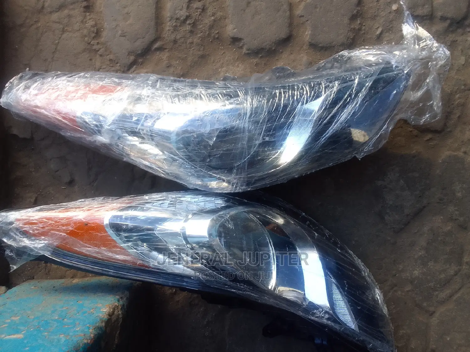 Hyundai Elantra 2012/13 Headlight Pair.