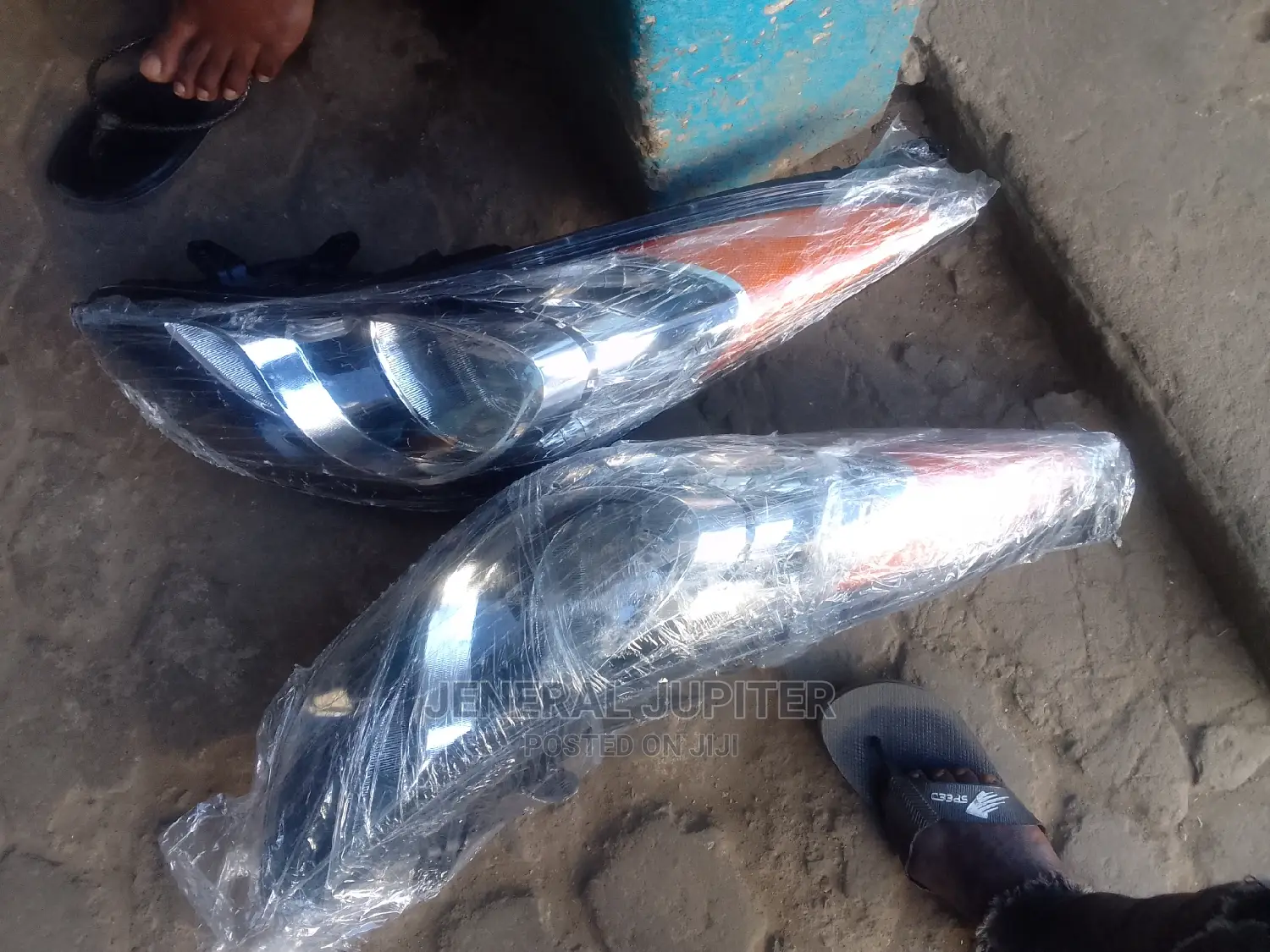 Hyundai Elantra 2012/13 Headlight Pair.
