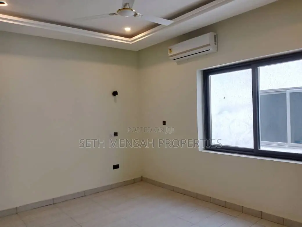 5bdrm House in 5 Bedroom House For, Adjiriganor for Sale