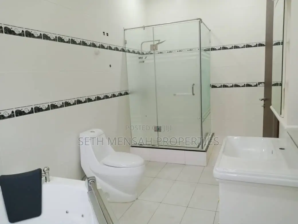 5bdrm House in 5 Bedroom House For, Adjiriganor for Sale
