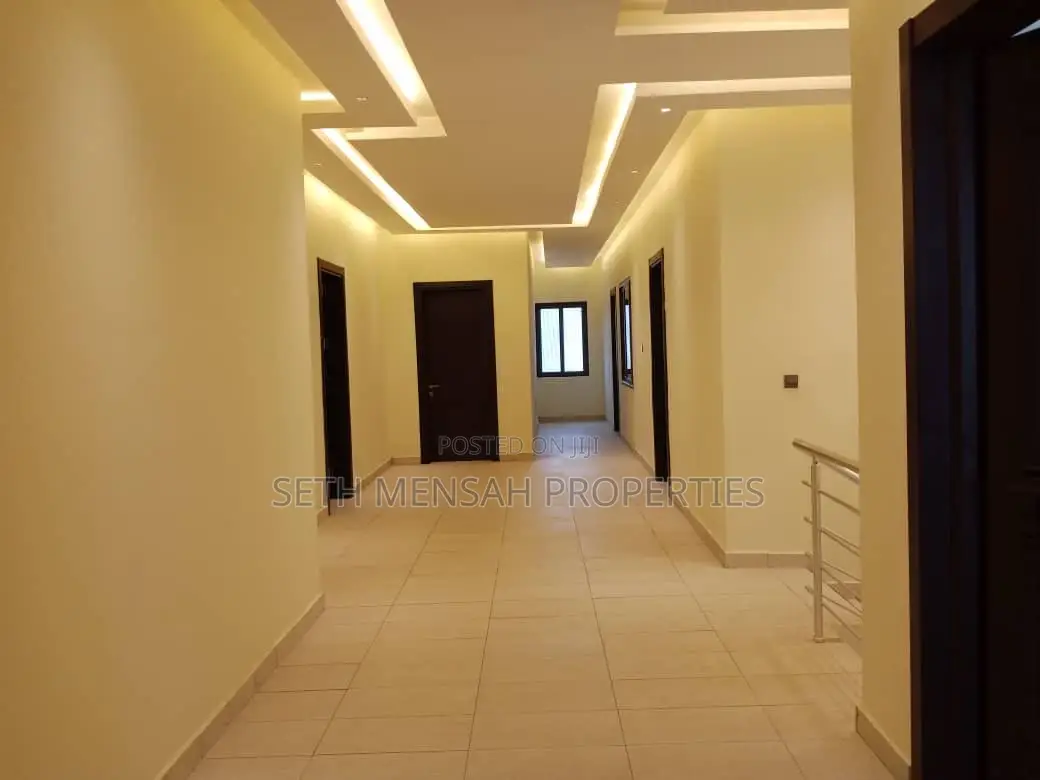 5bdrm House in 5 Bedroom House For, Adjiriganor for Sale