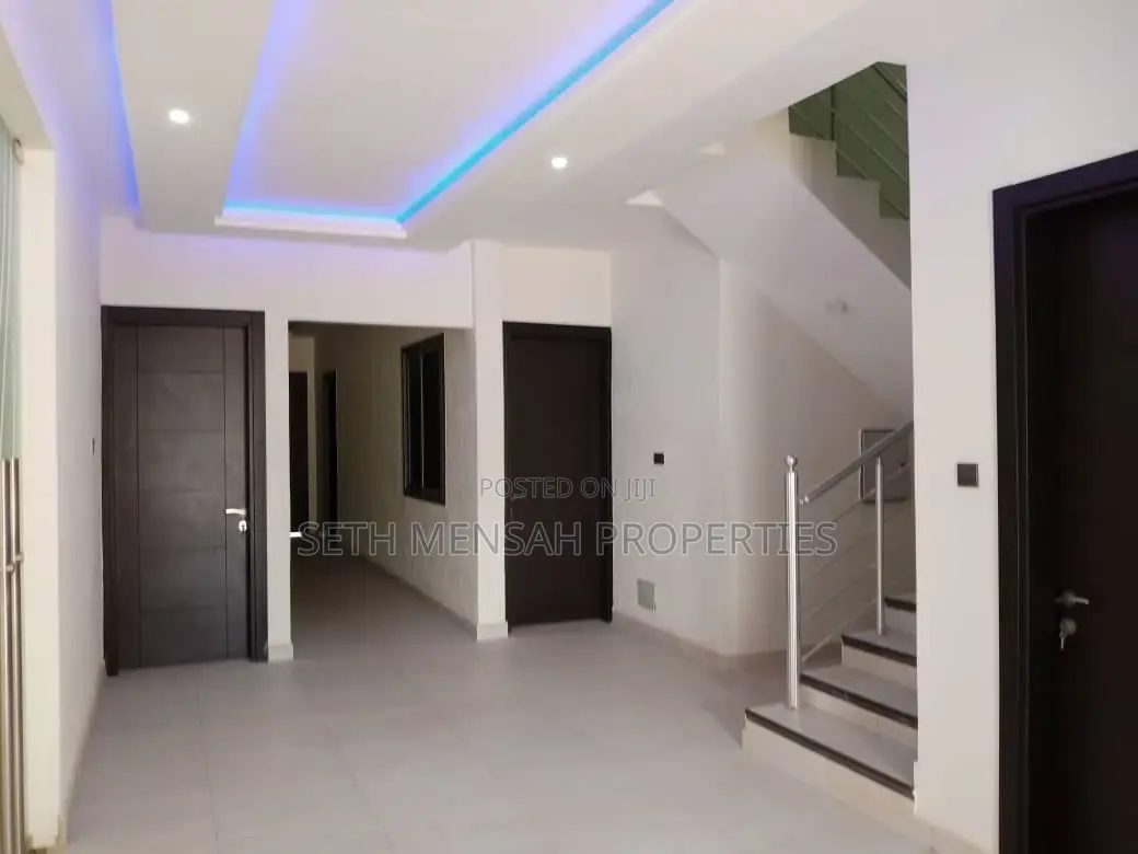 5bdrm House in 5 Bedroom House For, Adjiriganor for Sale