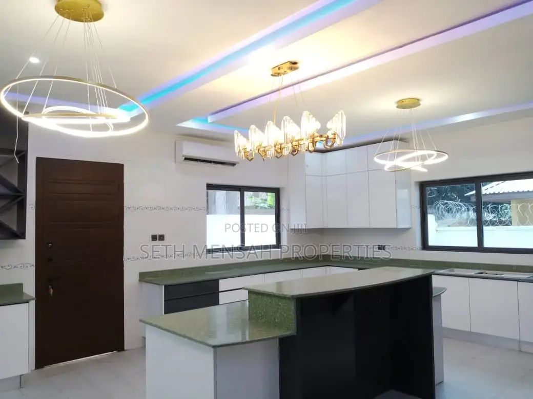 5bdrm House in 5 Bedroom House For, Adjiriganor for Sale