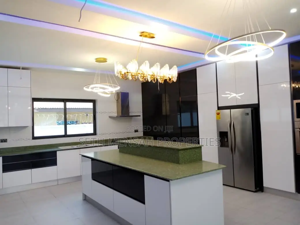 5bdrm House in 5 Bedroom House For, Adjiriganor for Sale