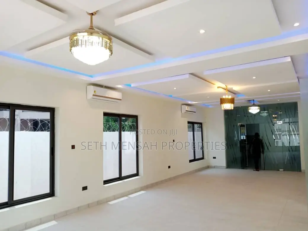 5bdrm House in 5 Bedroom House For, Adjiriganor for Sale