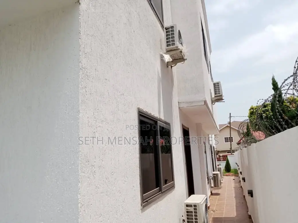 5bdrm House in 5 Bedroom House For, Adjiriganor for Sale