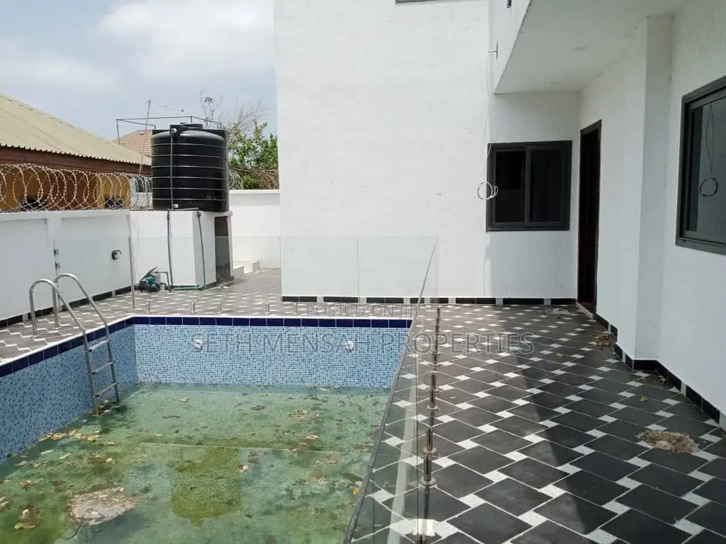 5bdrm House in 5 Bedroom House For, Adjiriganor for Sale