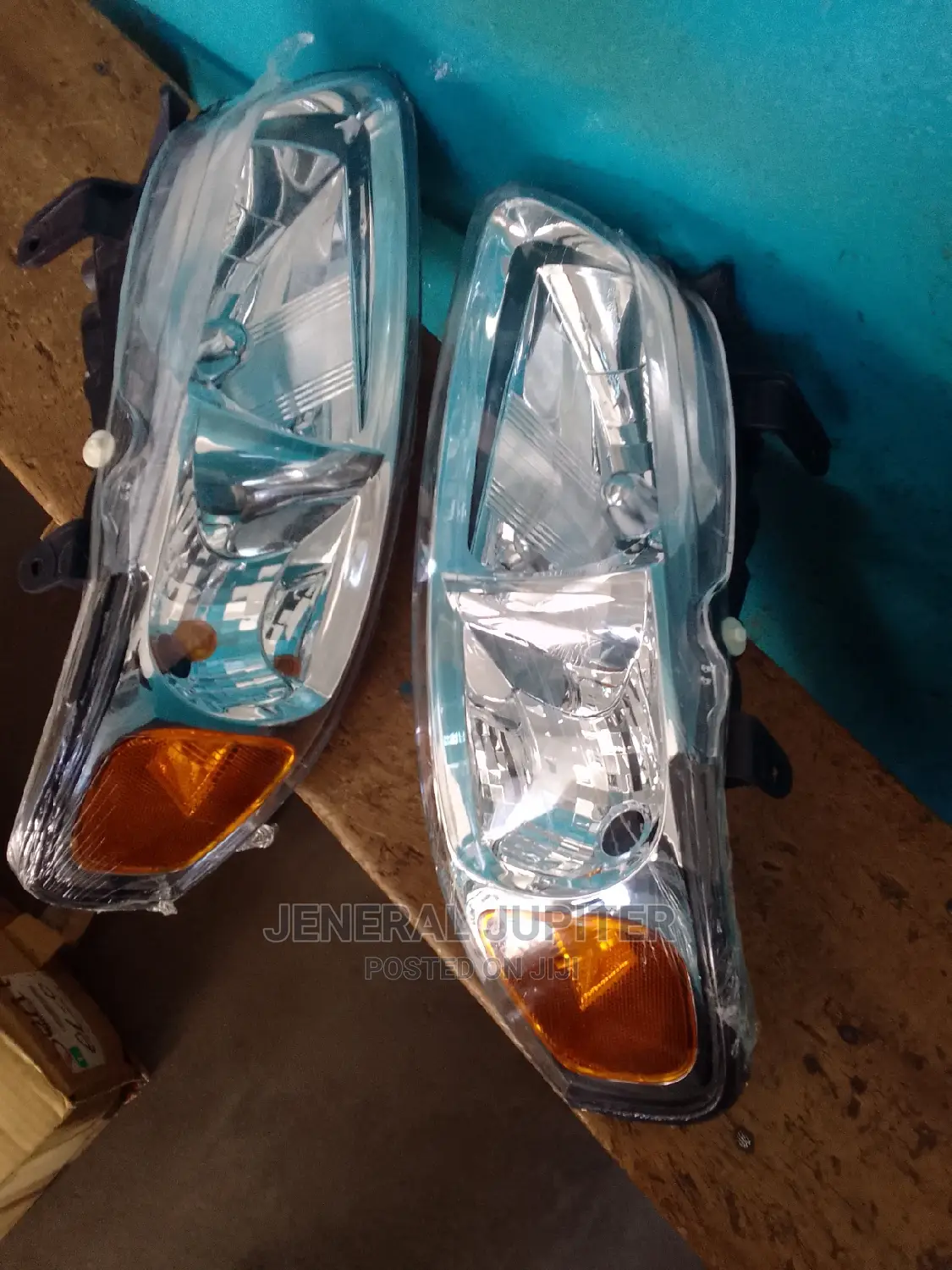 Nissan Sentra 2000/2002 Headlight Pair(Original Eagle Eyes)