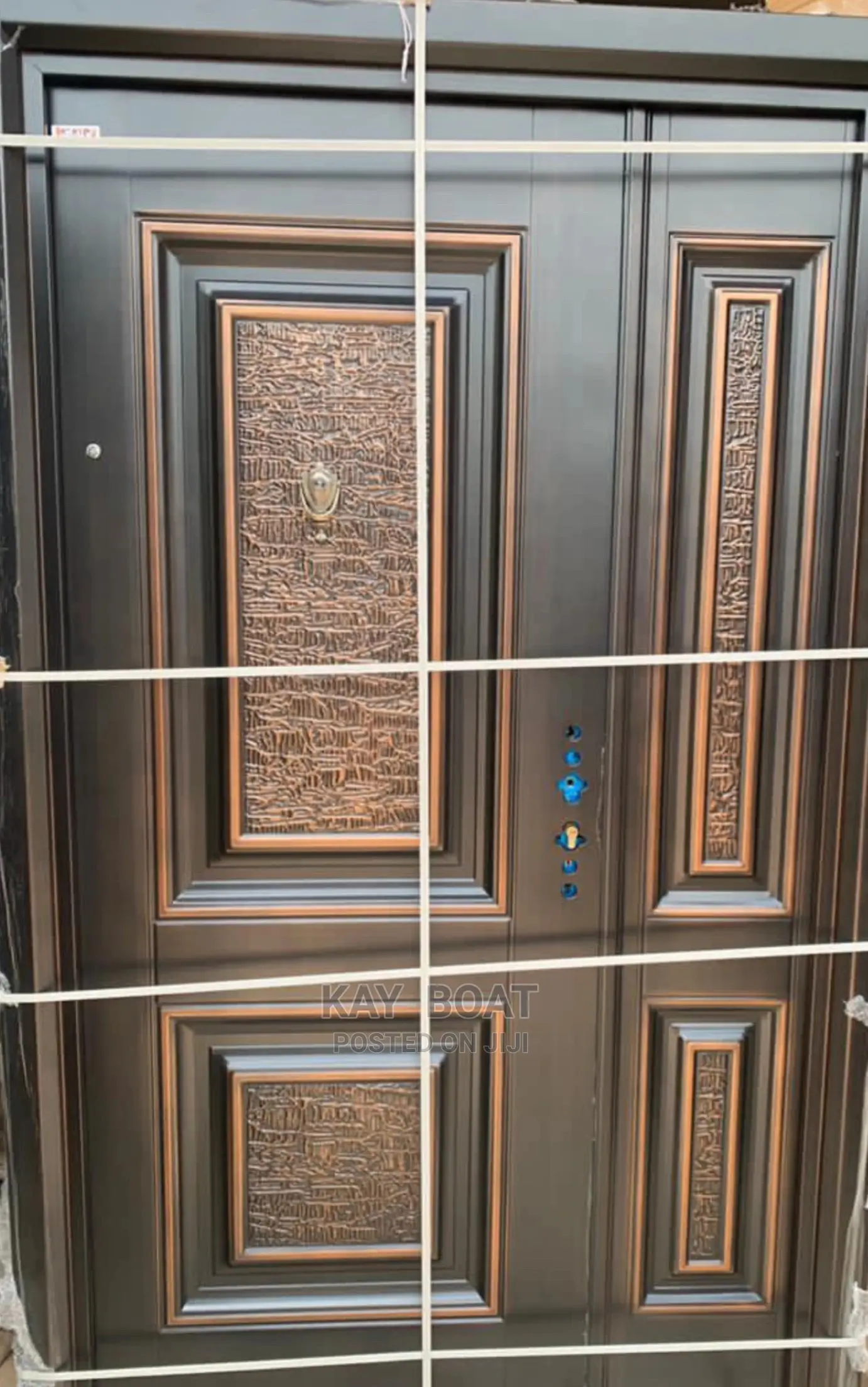Elegant Door With All Accessories Available