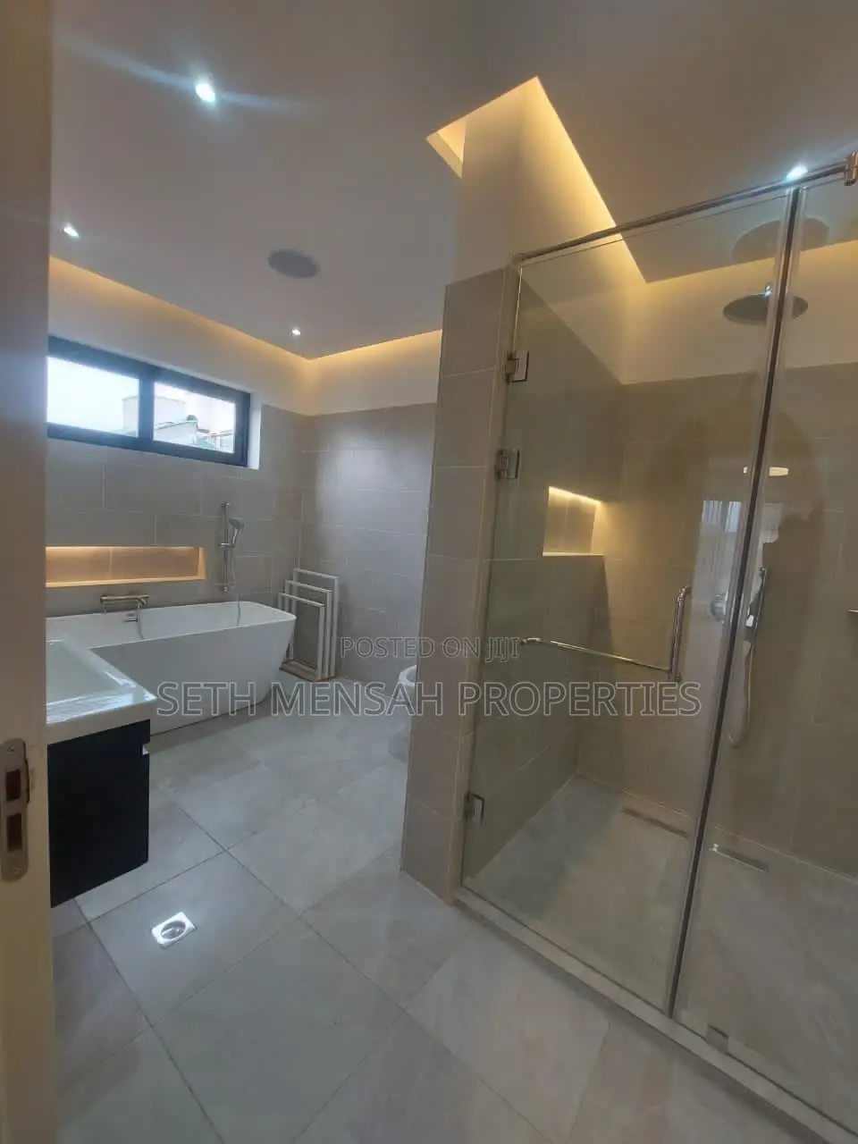 3bdrm House in 3 Bedroom House for for Sale