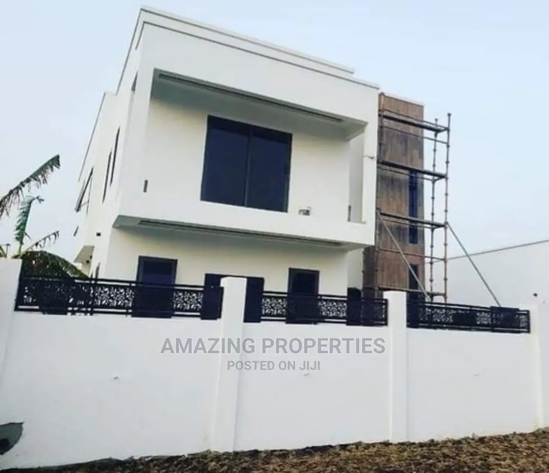 4bdrm House in Spintex Batsonaa for sale