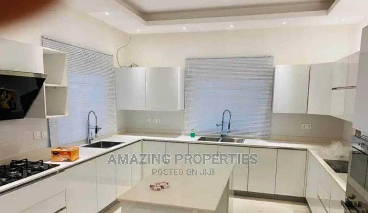 4bdrm House in Spintex Batsonaa for sale